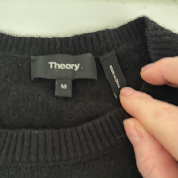 Ladies cashmere black sweater - Picture 2 of 3